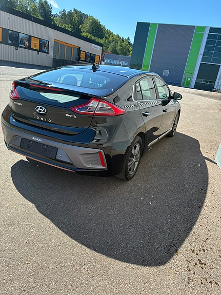 Hyundai IONIQ 2 of 11