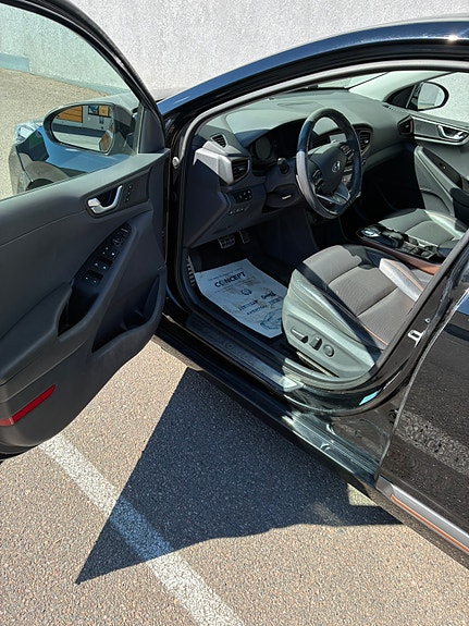 Hyundai IONIQ 4 of 11