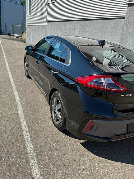 Hyundai IONIQ 7 of 11