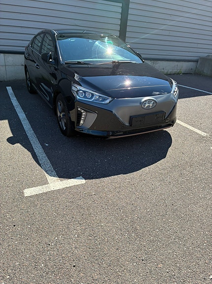 Hyundai IONIQ 11 of 11