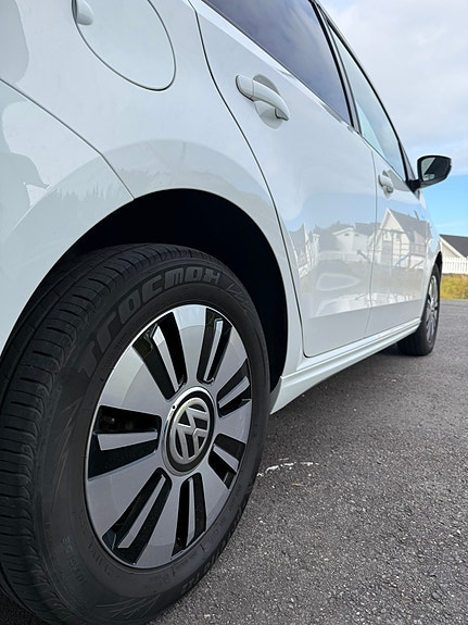 Volkswagen e-Up! 6 of 18