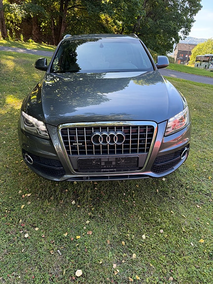 Audi Q5 2 of 27