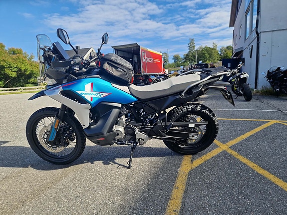 CFMOTO 800 MT-X 2026 AGM edition med sidevesker, tankbag og Leo Vince potte 4 of 4