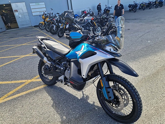 CFMOTO 800 MT-X 2026 AGM edition med sidevesker, tankbag og Leo Vince potte 2 of 4
