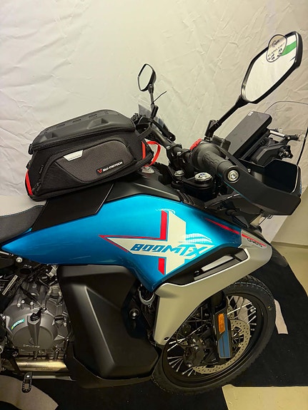 CFMOTO 800 MT-X 2026 AGM edition med sidevesker, tankbag og Leo Vince potte 7 of 12