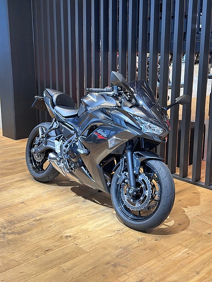 Kawasaki Ninja 650 4 of 8