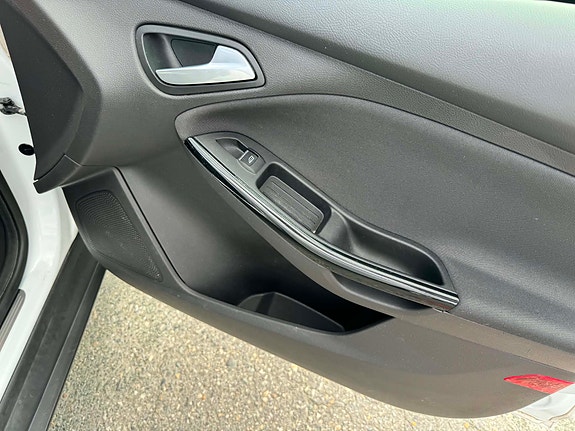 Ford Focus 13 of 30