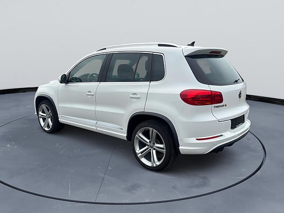 Volkswagen Tiguan 3 of 15