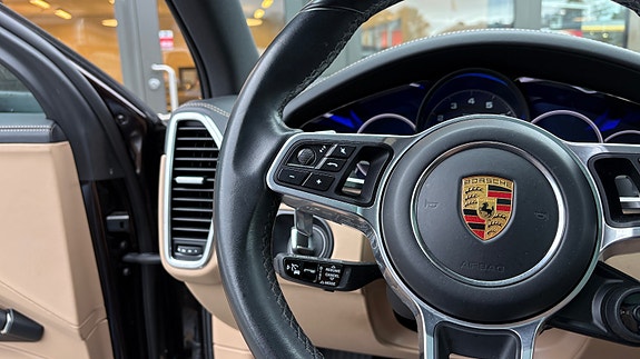 Porsche Cayenne 22 of 30