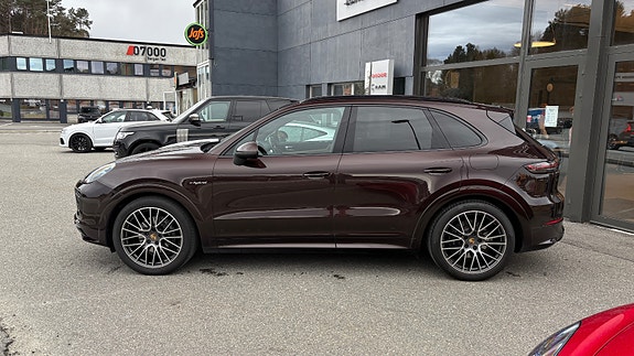 Porsche Cayenne 5 of 30