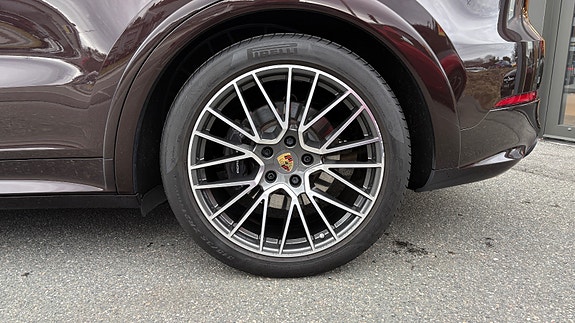 Porsche Cayenne 9 of 30