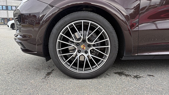 Porsche Cayenne 8 of 30