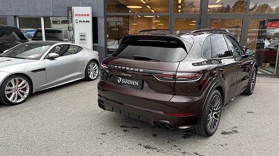 Porsche Cayenne 11 of 30