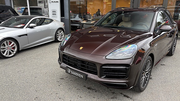 Porsche Cayenne 2 of 30