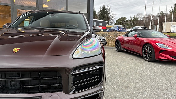 Porsche Cayenne 3 of 30