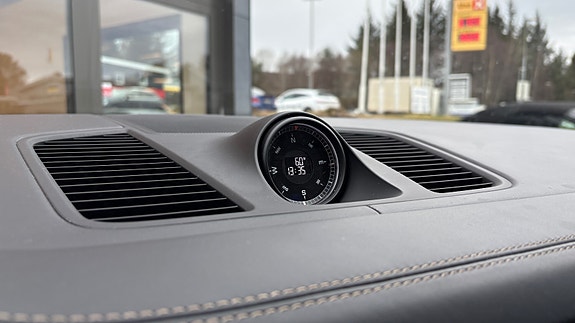 Porsche Cayenne 28 of 30