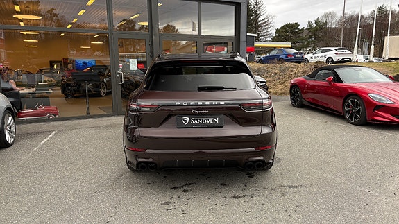 Porsche Cayenne 12 of 30