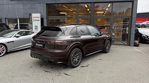 Porsche Cayenne 10 of 30