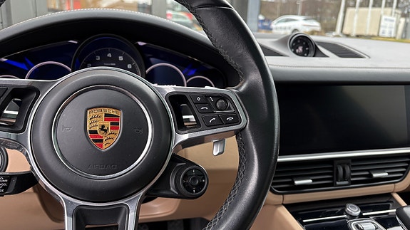 Porsche Cayenne 21 of 30