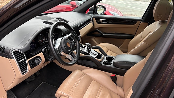 Porsche Cayenne 17 of 30