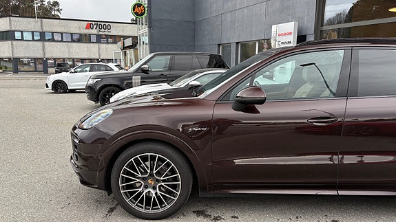 Porsche Cayenne 7 of 30