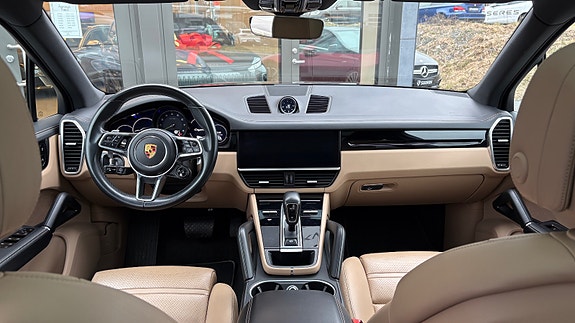 Porsche Cayenne 18 of 30