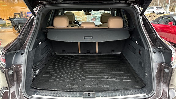 Porsche Cayenne 13 of 30