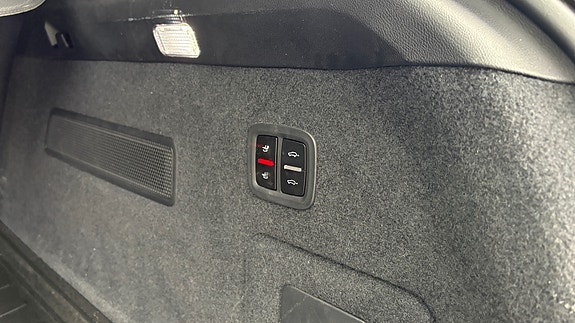 Porsche Cayenne 14 of 30
