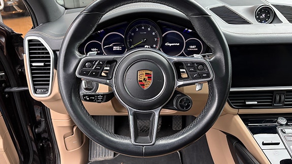 Porsche Cayenne 19 of 30