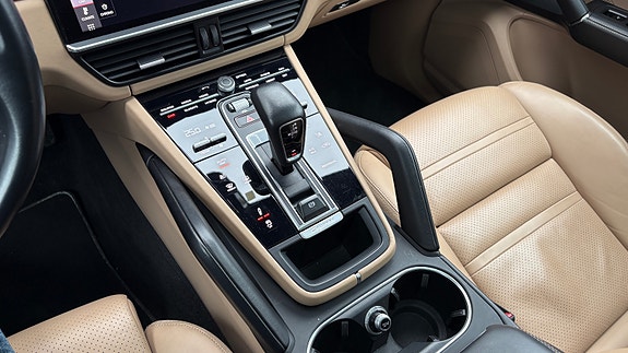 Porsche Cayenne 23 of 30