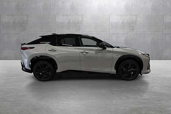 Lexus RZ550e 6 of 30