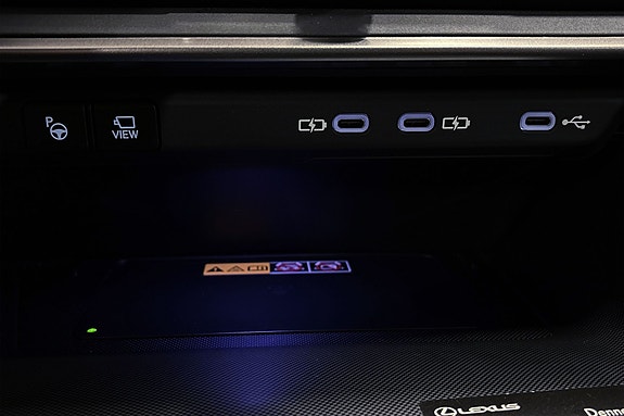 Lexus RZ550e 26 of 30