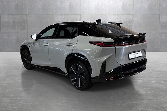 Lexus RZ550e 3 of 30