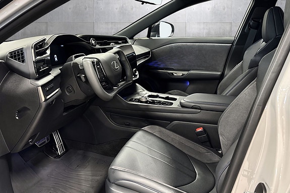 Lexus RZ550e 11 of 30