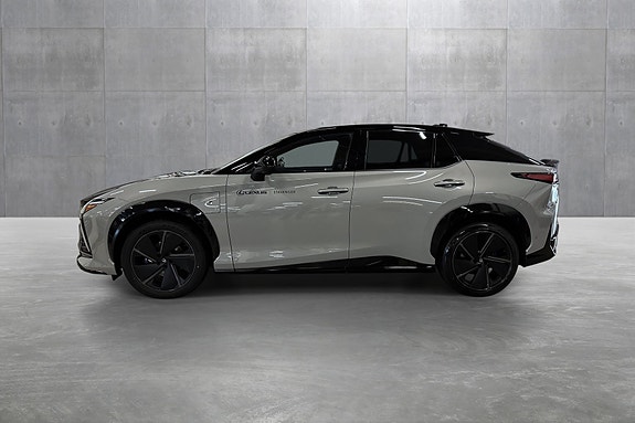 Lexus RZ550e 2 of 30