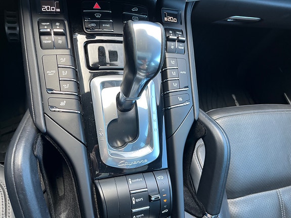 Porsche Cayenne S 21 of 30