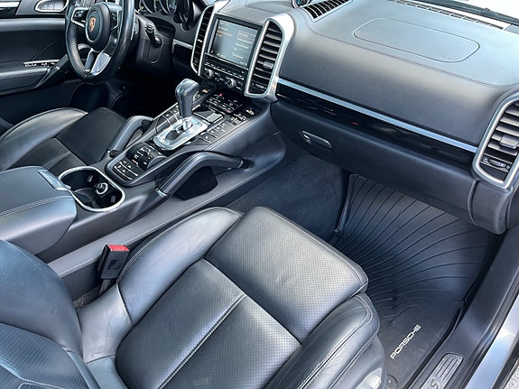 Porsche Cayenne S 23 of 30