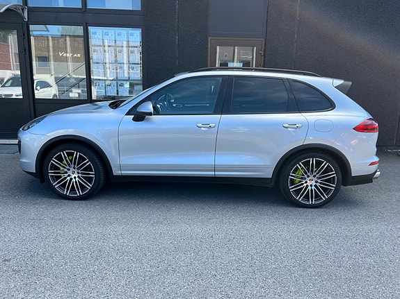 Porsche Cayenne S 4 of 30
