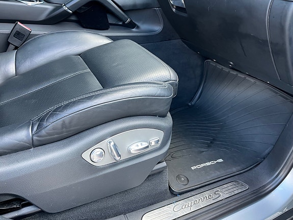Porsche Cayenne S 24 of 30