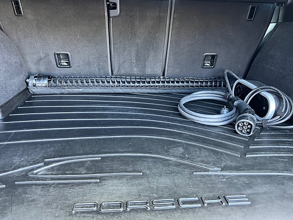 Porsche Cayenne S 8 of 30