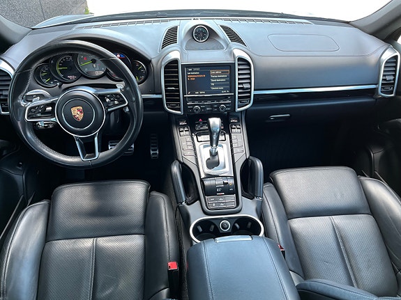 Porsche Cayenne S 13 of 30