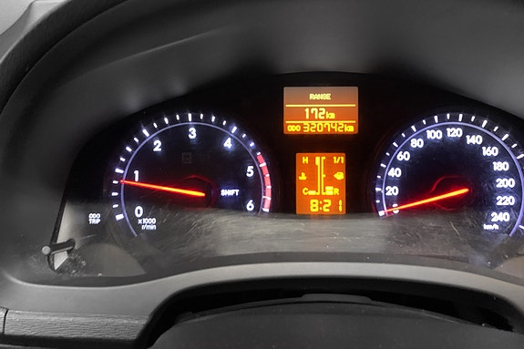 Toyota Avensis 8 of 14