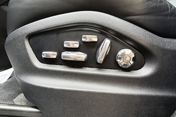 Porsche Cayenne 24 of 30