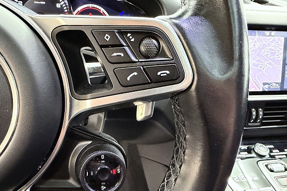 Porsche Cayenne 28 of 30