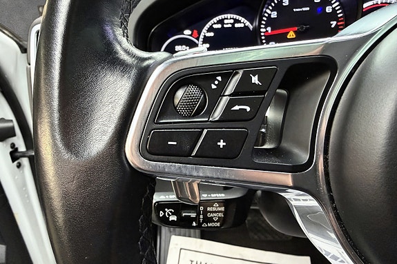 Porsche Cayenne 27 of 30