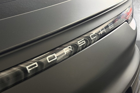Porsche Cayenne 16 of 30