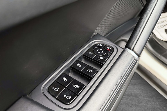Porsche Cayenne 23 of 30