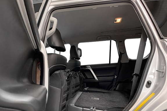Toyota Land Cruiser 12 of 15