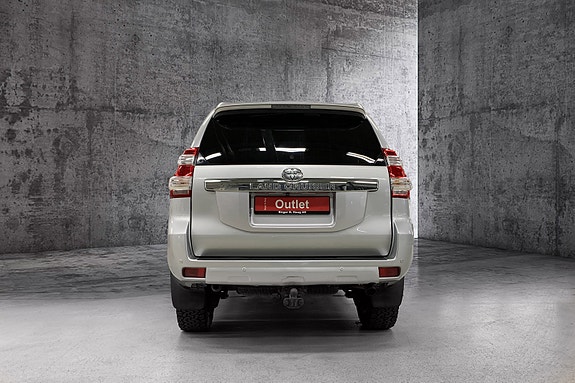 Toyota Land Cruiser 3 of 15