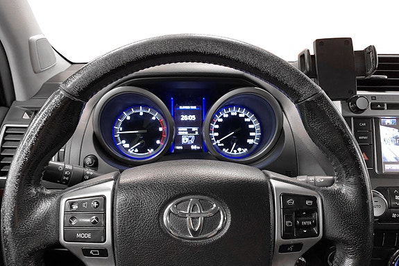 Toyota Land Cruiser 7 of 15